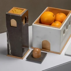 Quba Tall Gray Box di Gabriele D'Angelo