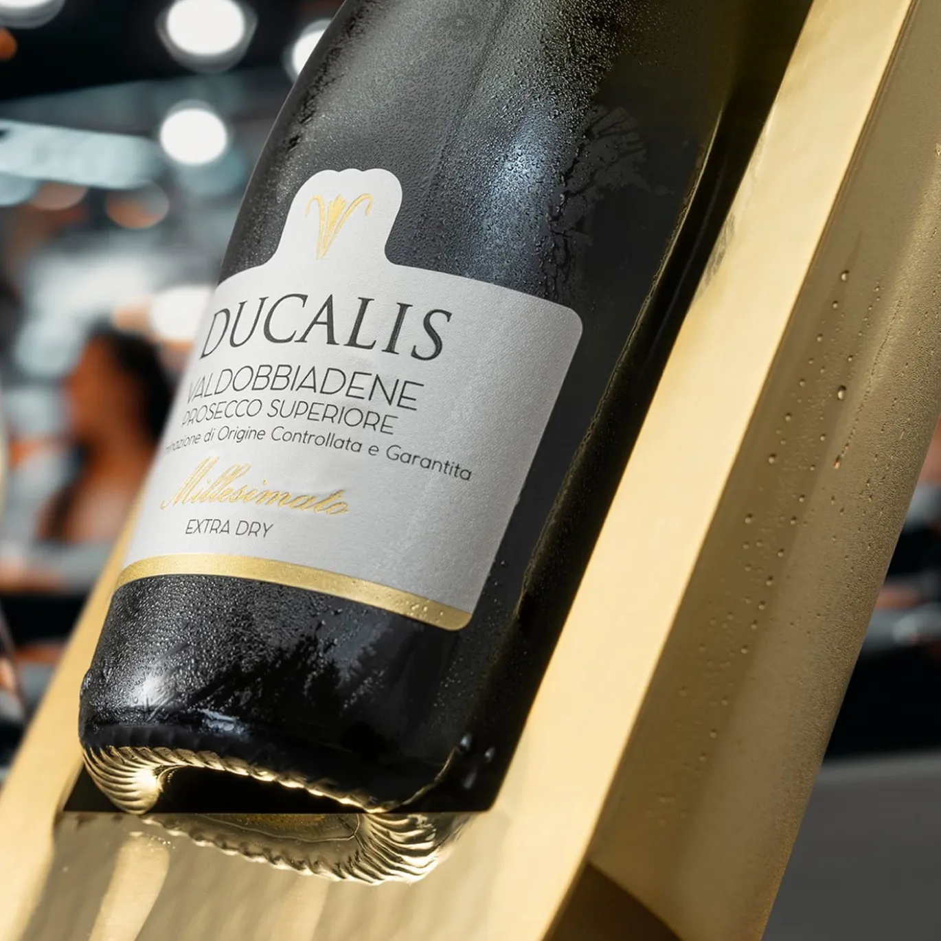 Refrigeratore di vino di lusso in ottone placcato oro di Itamar Harari
