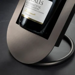 Refrigeratore di vino di lusso in ottone anticato martellato di I. Harari