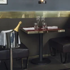 Rinfrescavino isolato in acciaio inox Stile