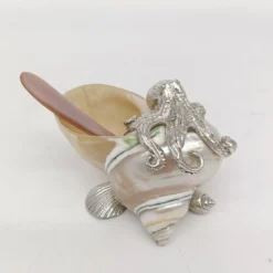 Saliera bianca in conchiglia e argento con cucchiaio in madreperla