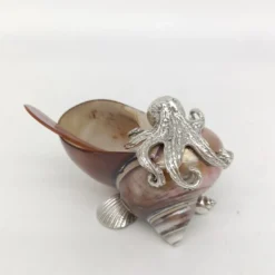 Saliera in conchiglia e argento con cucchiaio in madreperla