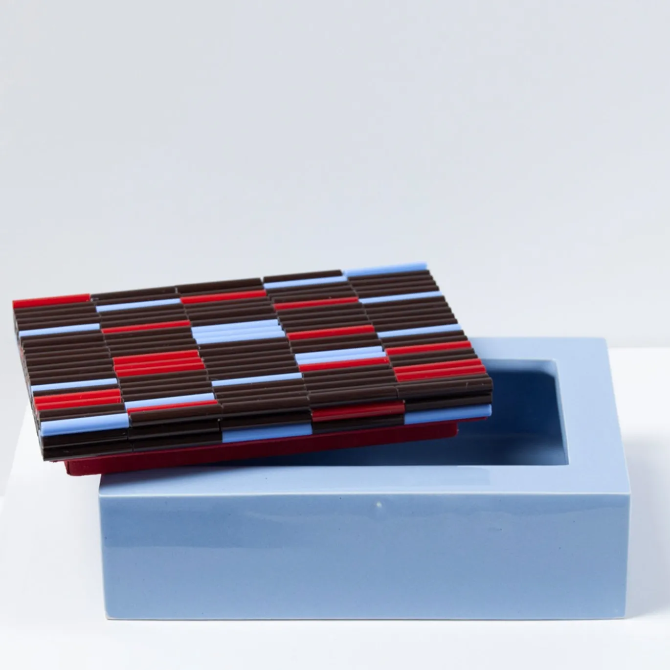 Scatola in ceramica azzurro Triadi e Rivolti con coperchio in mosaico marrone