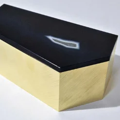 Scatola in ottone con coperchio in agata