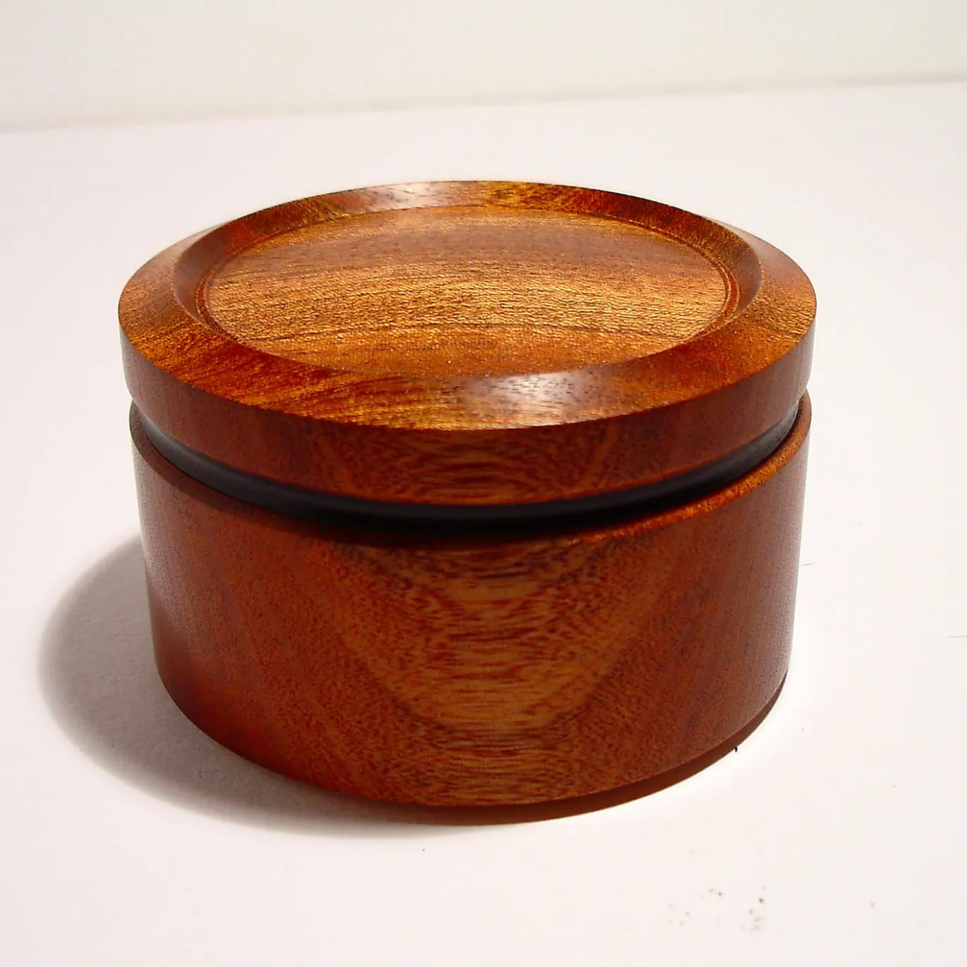 Scatola in sapele ed ebano con coperchio #1