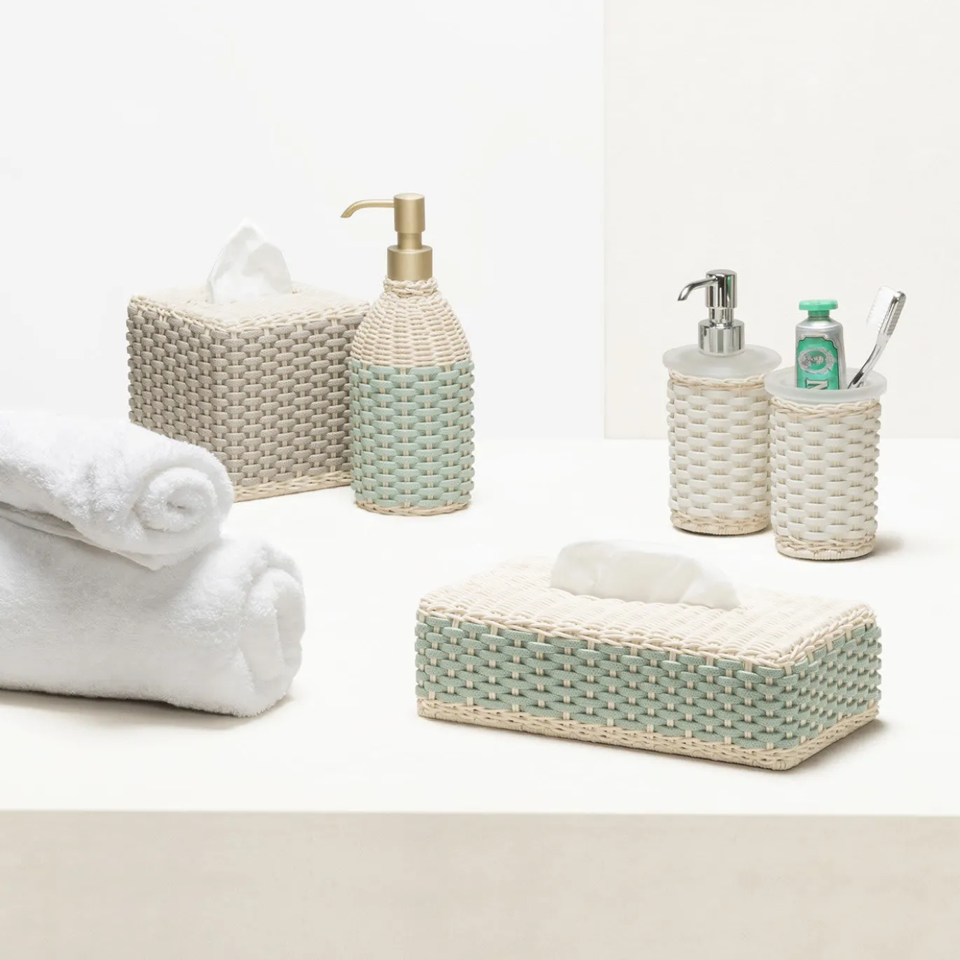 Scatola per tessuti quadrata Antibes in pelle e rattan beige
