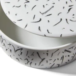 Scatola rotonda in bianco e nero Post Scriptum di Formafantasma #1