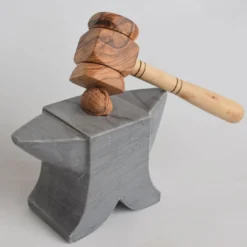 Schiaccianoci Sledgehammer in marmo grigio