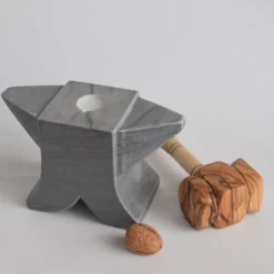 Schiaccianoci Sledgehammer in marmo grigio