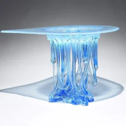 Scultura blu di gocce d'acqua pura