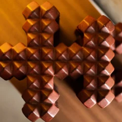 Scultura cubica di Prono Rosso