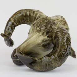 Scultura da parete con trofeo di ariete