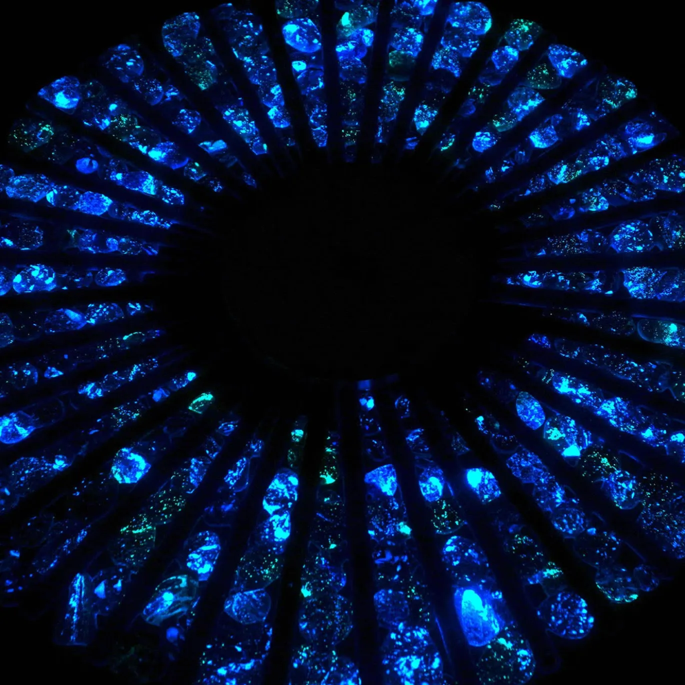 Scultura da parete in vetro azzurro Radiale