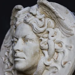 Scultura da Parete Medusa a Bassorilievo Bianca di Romanelli