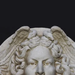 Scultura da Parete Medusa a Bassorilievo Bianca di Romanelli