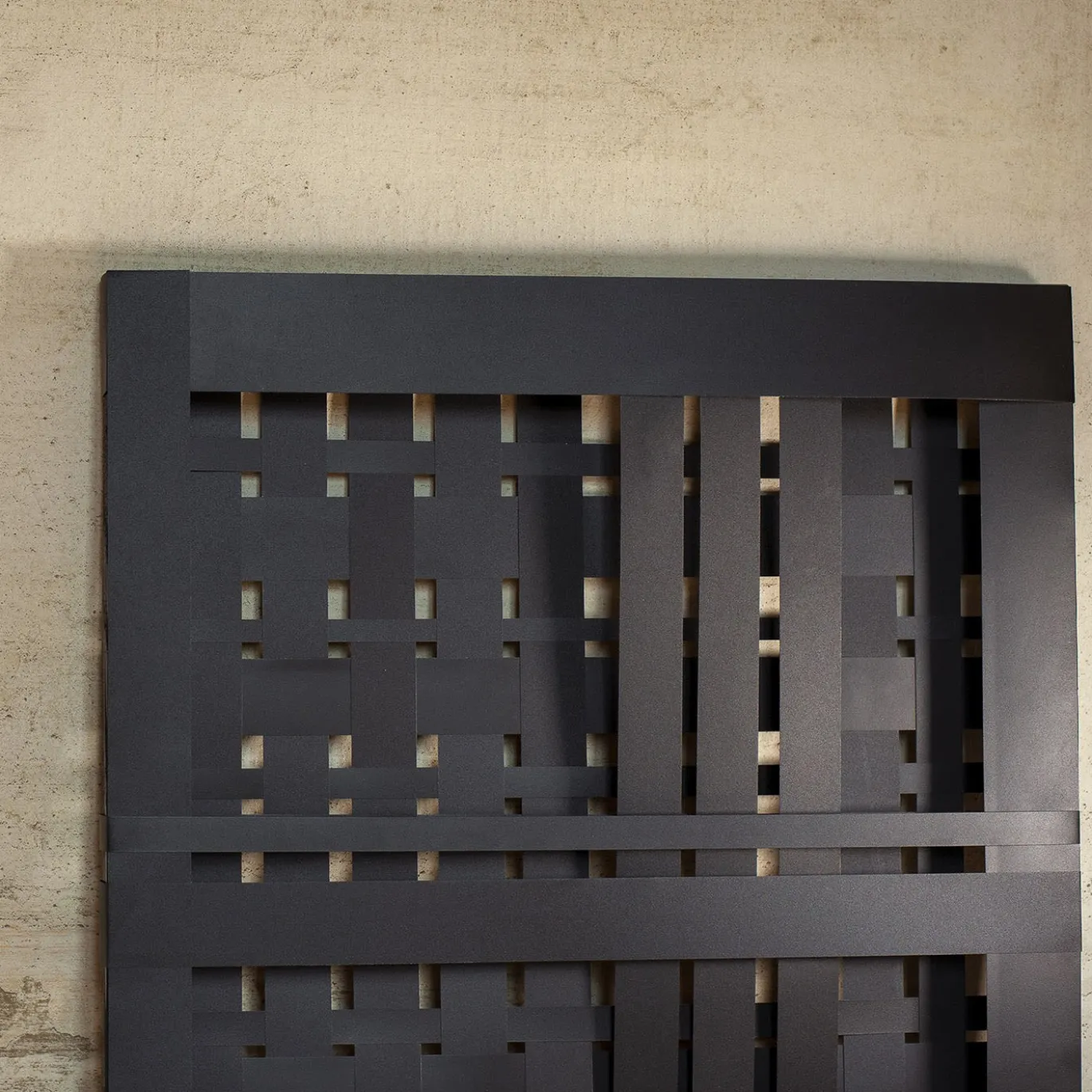 Scultura da parete Scutum Black Abatellis