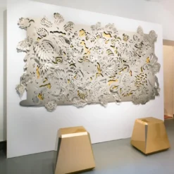 Scultura da parete The Hunt di Matteo Cibic