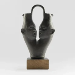 Scultura Dialogo in gres smaltato bruno