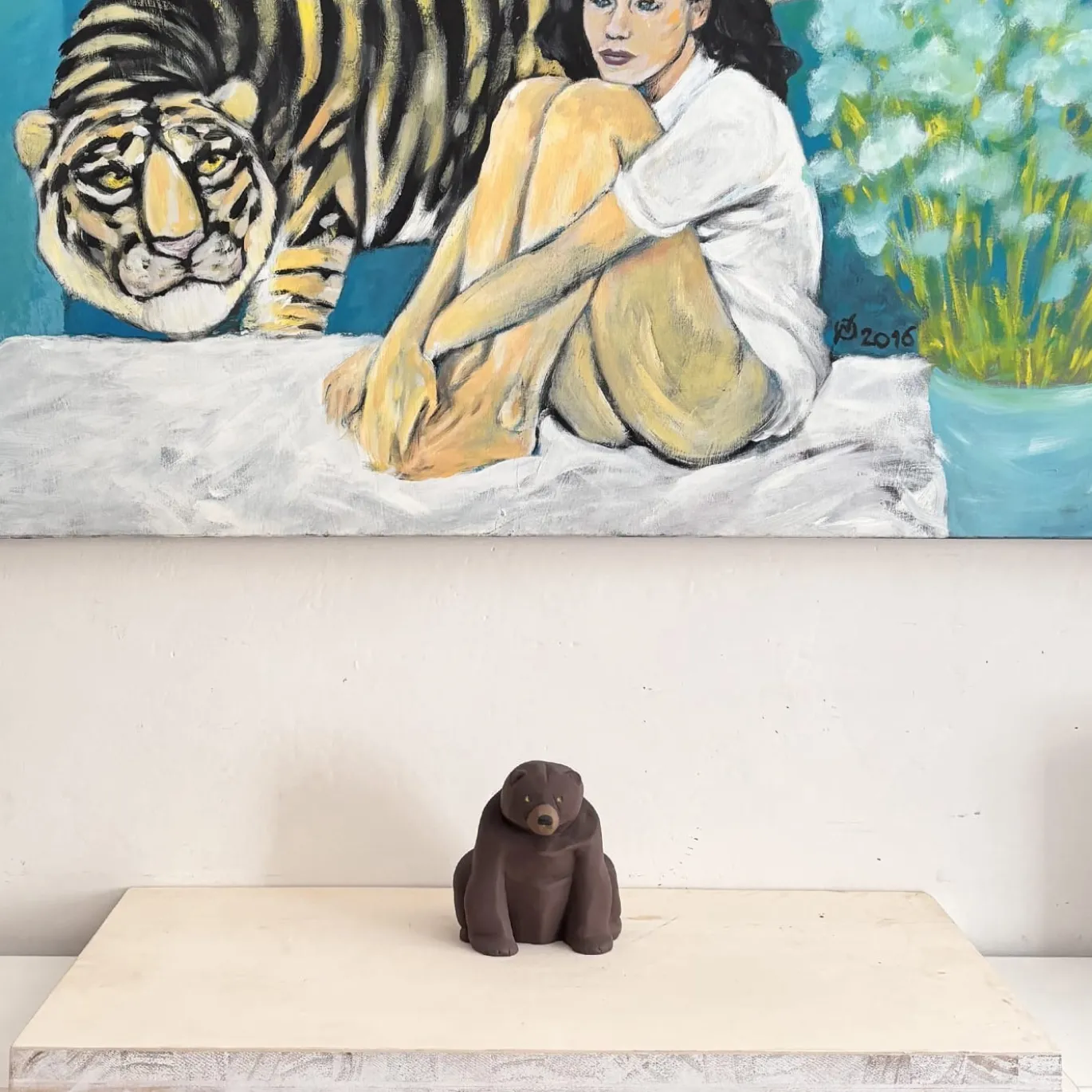 Scultura di orso bruno