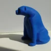 Scultura di pantera blu elettrico