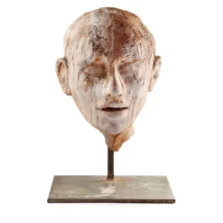 Scultura di testa inquieta