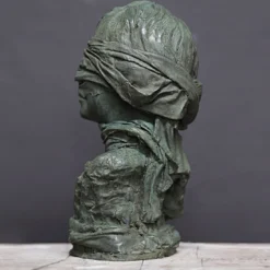 Scultura in bronzo Fortunata