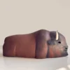 Scultura in ceramica di bufalo americano