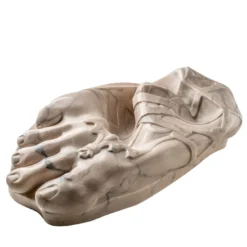 Scultura in gomma del piede di Hermes