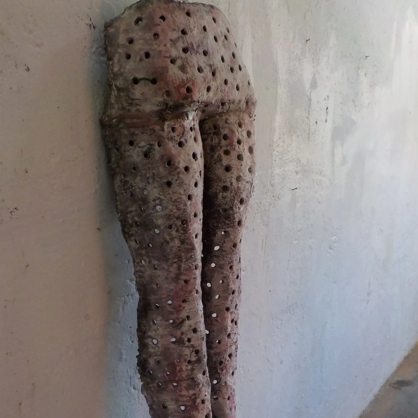 Scultura in Resina Rosa Gambe