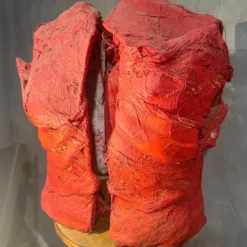 Scultura in terracotta rossa SALVA/gente