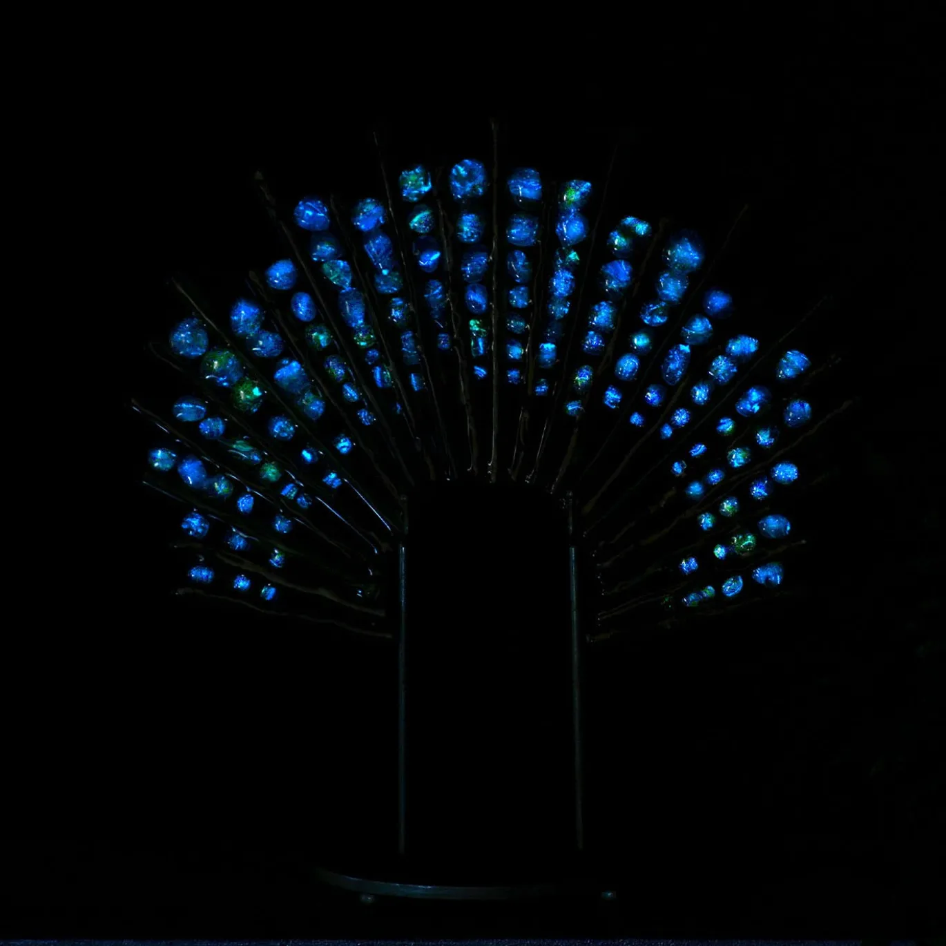 Scultura in vetro e metallo verde Pavone