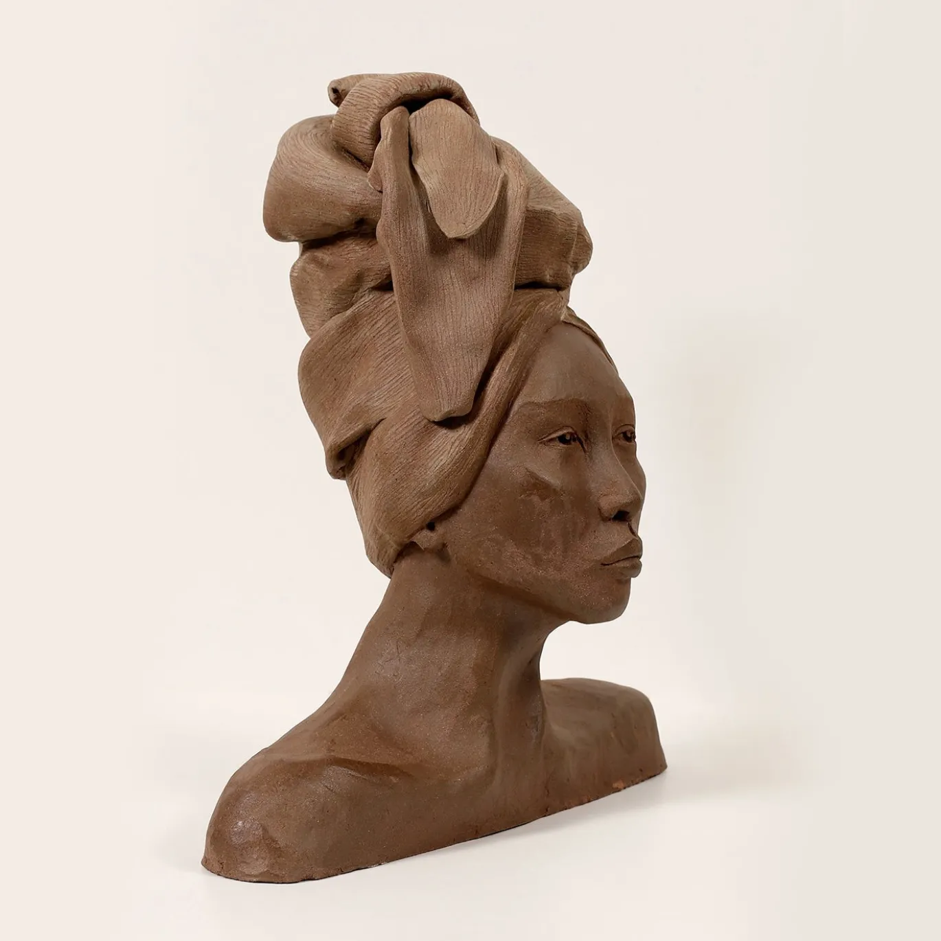 Scultura Ixchel in ceramica