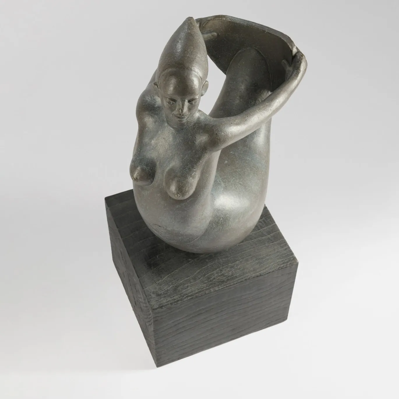 Scultura Partenope in gres smaltato bruno
