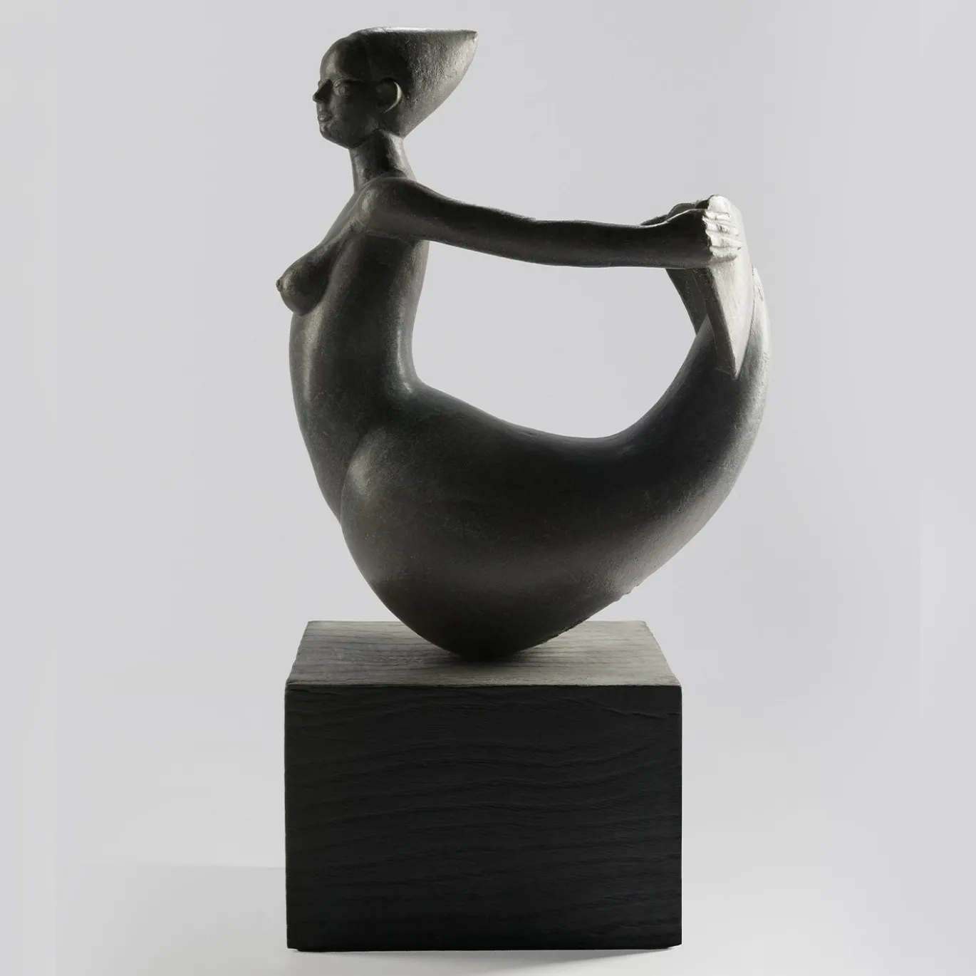 Scultura Partenope in gres smaltato bruno