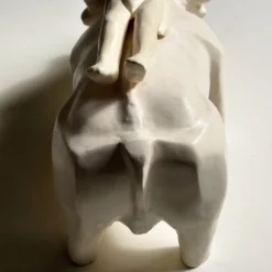 Scultura Pasifae in Ceramica Bianca