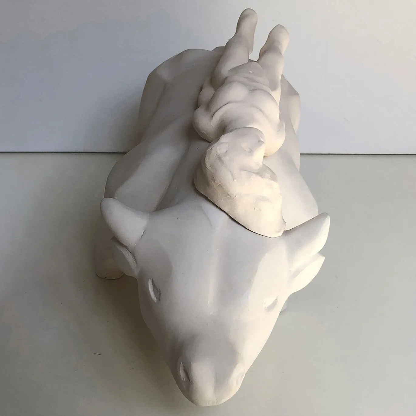 Scultura Pasifae in Ceramica Bianca