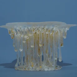 Scultura Pioggia di Pepite in vetro trasparente con mica dorata