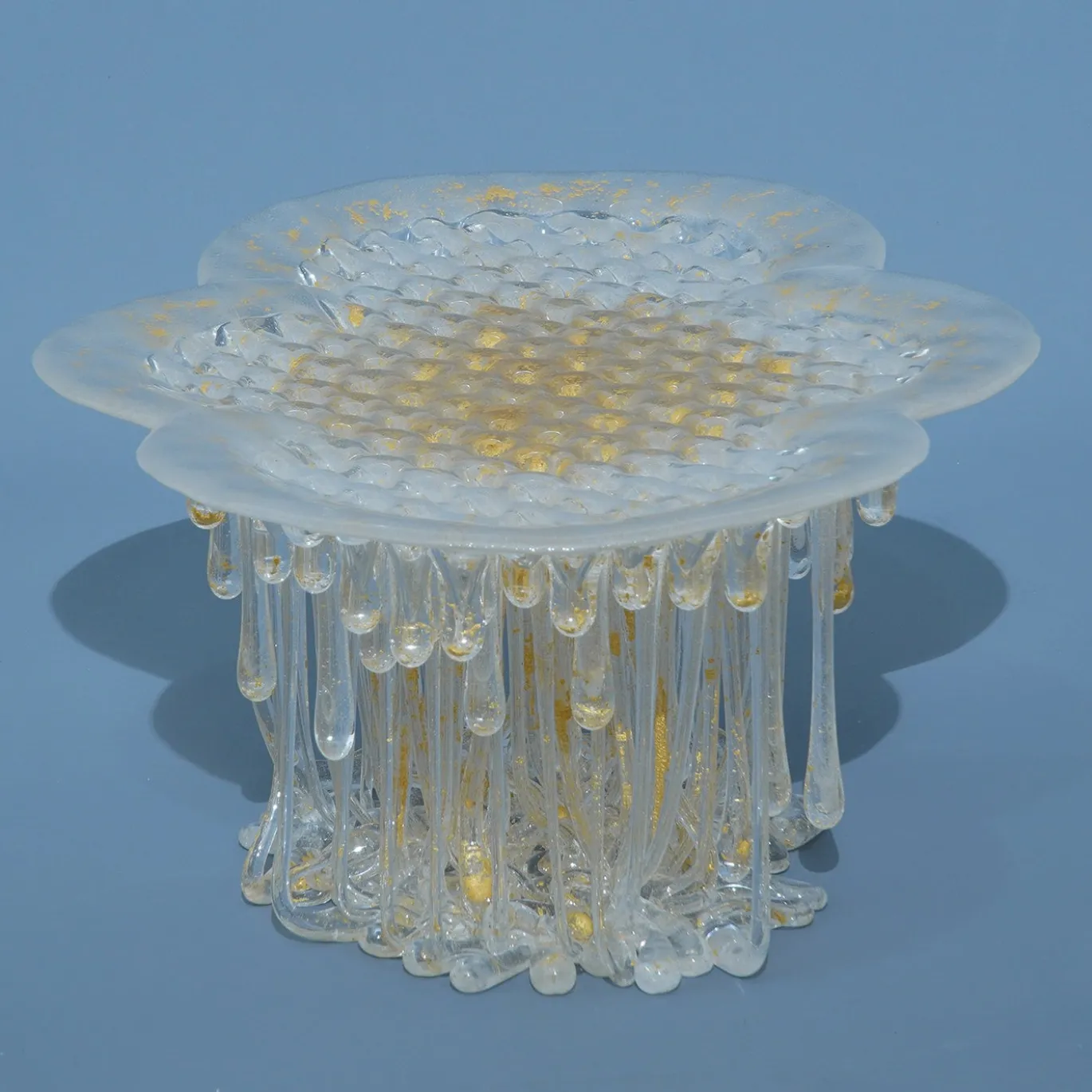 Scultura Pioggia di Pepite in vetro trasparente con mica dorata