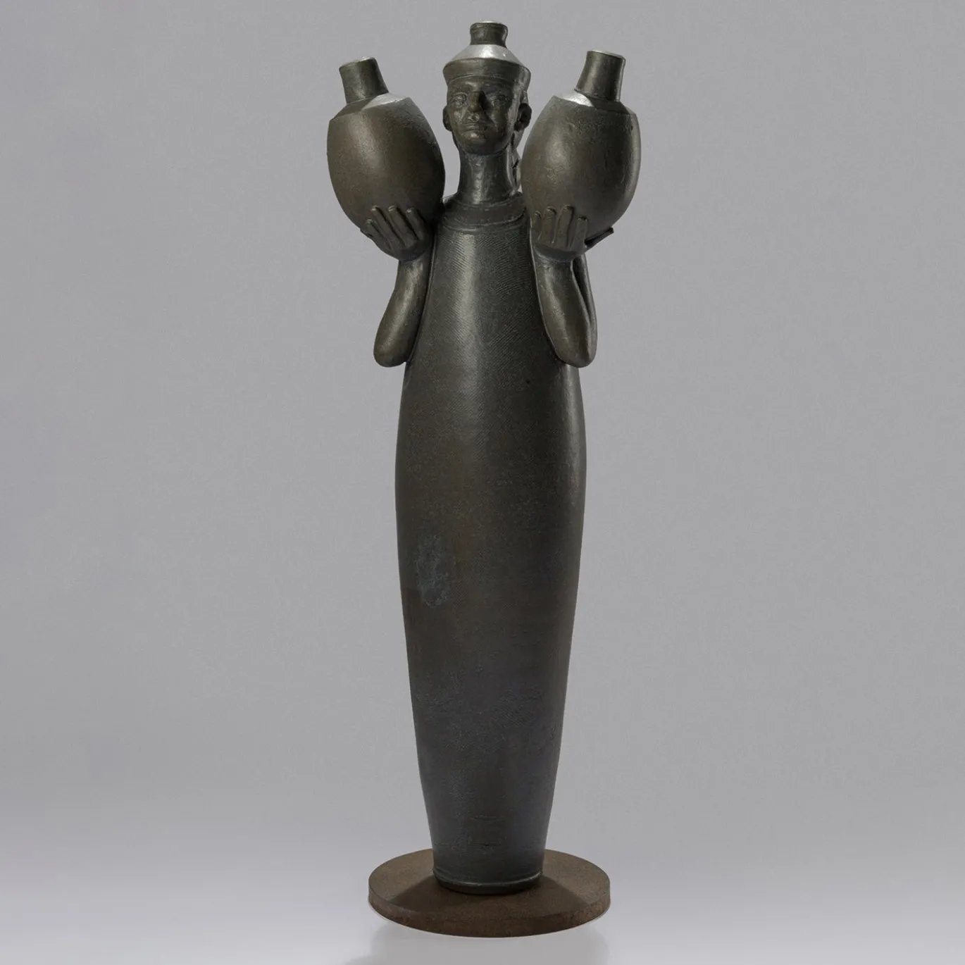 Scultura Portatore Tevere in gres smaltato bruno