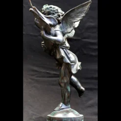 Scultura Putto con Delfino in Bronzo Verde