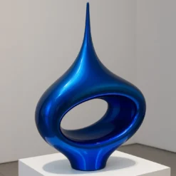 Scultura Tamanegi in acciaio inossidabile lucidato blu
