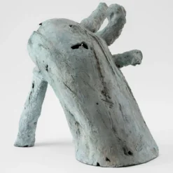 Scultura The leaning outcast
