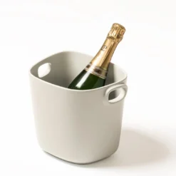 Secchiello da champagne in alluminio fuso Maris White per una bottiglia di Kelly Wearstler