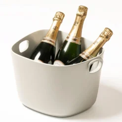 Secchiello da champagne in alluminio fuso Maris White per due o tre bottiglie di Kelly Wearstler