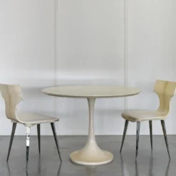 Sedia di design in pelle di capra