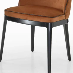 Sedia Xara in velluto ruggine con gambe laccate nere