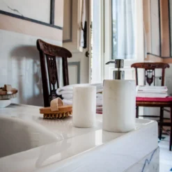 Set da bagno rotondo in marmo bianco di Carrara