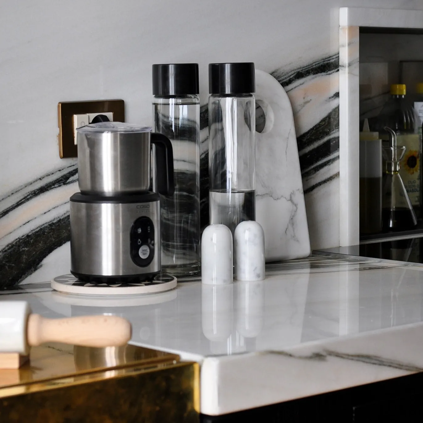 Set da cucina in marmo con mattarello, saliera e pepiera