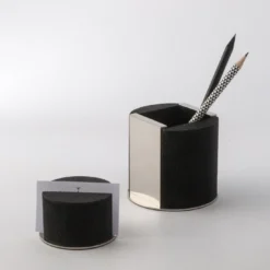 Set da scrivania nero Galucharme di Nino Basso