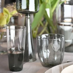 Set di 4 bicchieri da acqua a petali grigi